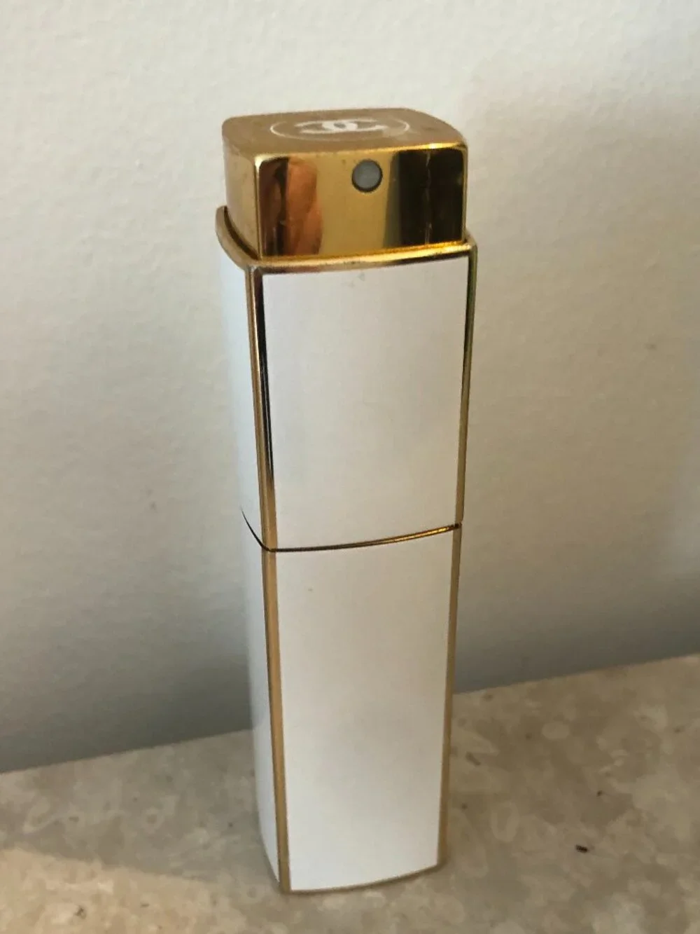 CHANEL Coco Mademoiselle White & Gold Travel Perfume Case with Interlocking CC - Picture 3 of 6